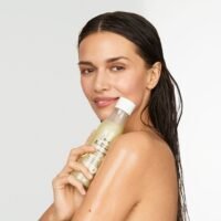 Șampon love nature 2 în 1 pentru toate tipurile de păr cu ulei de avocado și muș